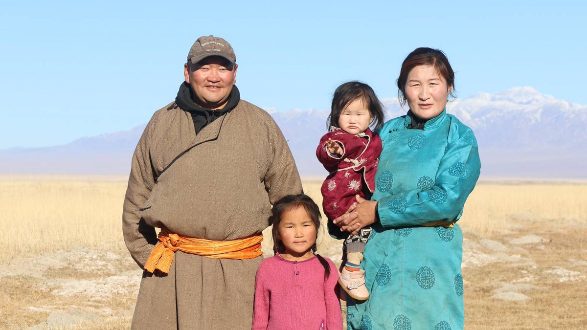 CLOVEKVTISNI's tweet photo. Dopady #ClimateChange jsou v #Mongolsko pozorovatelné například u častějších mrazivých zim, tzv. dzudů.
V projektu #REACH jsme za podpory @AuswaertigesAmt a #KlubPratel podpořili 3,400 dětí a 270 pasteveckých rodin v provincicíh Bayan-Ölgii a Khovd na západě země.
Rodiče tak dětem mohli pořídit školní pomůcky nebo léky. Přečtěte si článek na našem webu.
https://t.co/dcdDRlQKdu