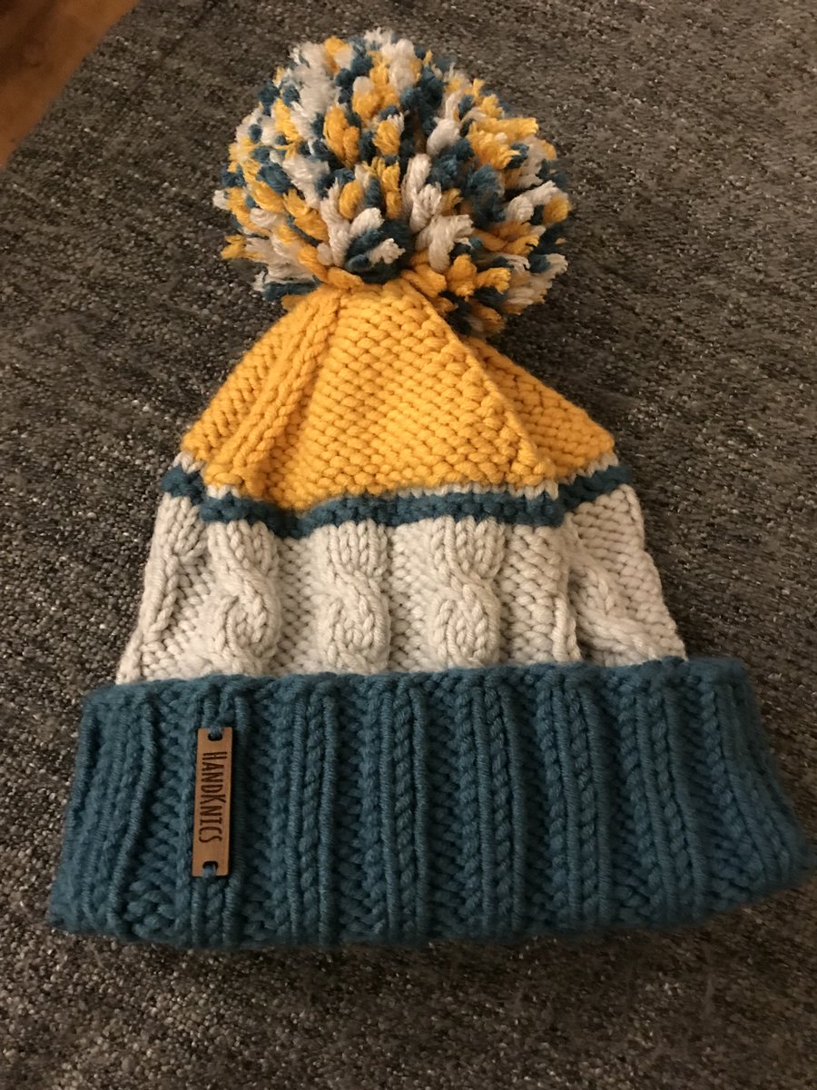 HandKnics's tweet photo. #MHHSBH
This big fella has been off on many an adventure since it went to it's owner. With a pom pom that huge, you'd definitely want to show it off!
#CraftBizParty #UKMakers https://t.co/dA2rL2uYXK