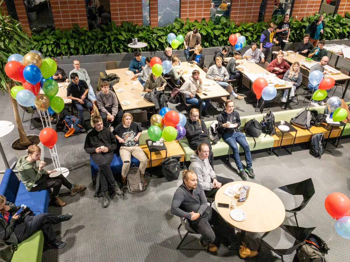JukkaSuomela's tweet image. Greetings from HIIT Open 2024! open.hiit.fi @HIIT @AlgorithmsFi @AaltoUniversity @CSAalto