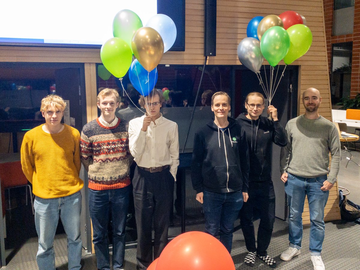 JukkaSuomela's tweet image. Greetings from HIIT Open 2024! open.hiit.fi @HIIT @AlgorithmsFi @AaltoUniversity @CSAalto