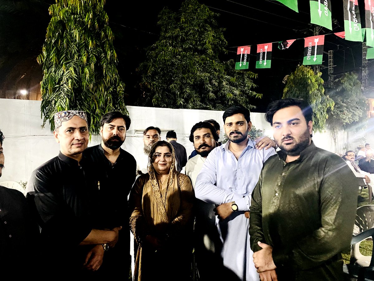 BasitKh08833963's tweet photo. پیپلز پارٹی رہنماء ایم این اے طارق شاہ جاموٹ کو ضلعی صدر پیپلز پارٹی حیدرآباد مقرر ہونے پر مبارکباد پیش کی اور انکے ہمرہ PS.63 کی ticket holder آپی صنم ٹالپور بھی ساتھ موجود خاور jaffri اور عبدل بسط خان.سمیر خان.حارث پٹھان بھی موجود..
Talaka latifabad team..

#PPP #Hyderabad https://t.co/2j4ueVCsmb