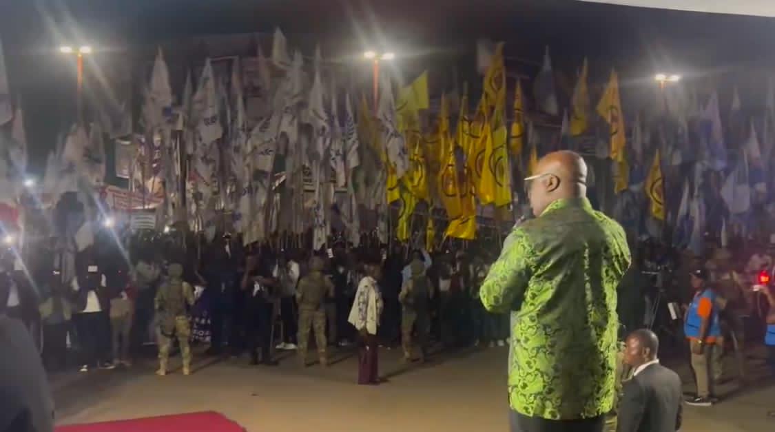 vburen97's tweet photo. #RDC : Excellence M. le Président,  je me permets de vous rappeler que votre priorité ne devrait pas être la révision le changement de la constitution mais plutôt le bien être du peuple congolais qui souffre de faim non à cause de la constitution mais de la mauvaise gouvernance. https://t.co/VfO5386n0C