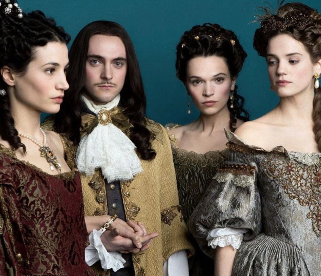 VannaiolaGabry's tweet photo. Oh well...
Happy #InternationalVersaillesDay like this then
⚜️⚜️⚜️
(📸 credits L. Moghtader)
#Versailles #VersaillesSeries #VersaillesLaSerie #VersaillesFamily #VersaillesFam #MonChevy #AlexanderVlahos #EvanWilliams #GeorgeBlagden #NoémieSchmidt #ElisaLasowski #AnnaBrewster https://t.co/ZvI9J5hGpG