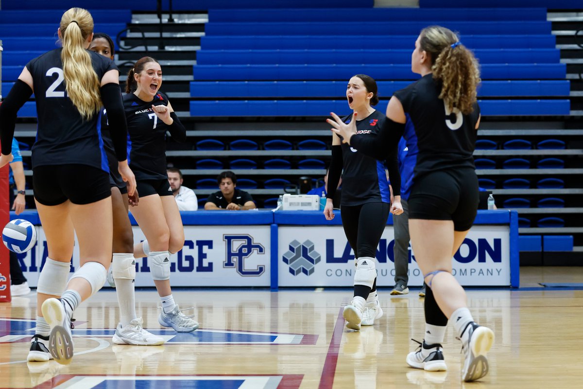 BlueHoseWVB's tweet image. Can&apos;t get enough of this fourth set 🤩

It takes HART!!

🎥 - youtu.be/q279X_ug96k

#GoBlueHose | #pcvb | #possible