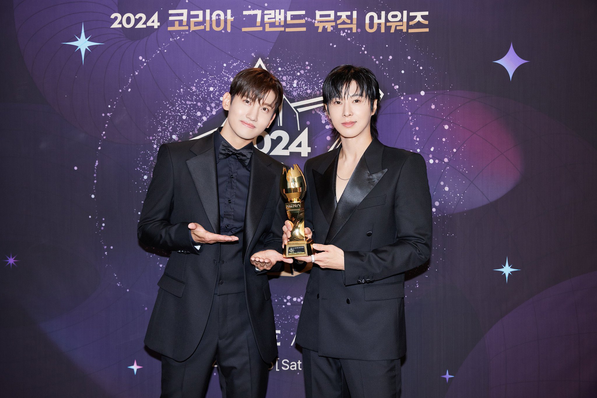 東方神起　ポラロイド　ユノ D-55。Blackカリスマなユンホに撃沈💖惚れ惚れするなぁ。 | 僕は