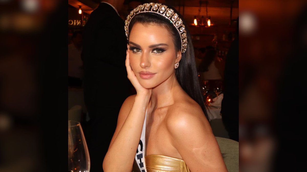 portaldemeli's tweet image. 👑💋💅#ESHOY: Durante este sábado, #16Nov, a partir de las 22:00 horas de #Chile, se podrá ver la final del Miss Universo 2024, donde la chilena Emilia Dides es una de las favoritas. ¿Dónde verla? En @chilevision @MisUniverse @misuniverselive 💪💄🙌