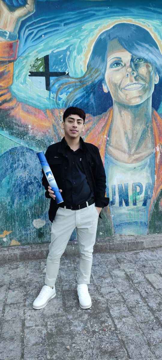 AnggelTorress's tweet photo. Uno de los días que más imaginé 🧑‍🎓
Soy Ingeniero en Recursos Naturales ✨💅

Podrán ? https://t.co/2rFcYaFj7b