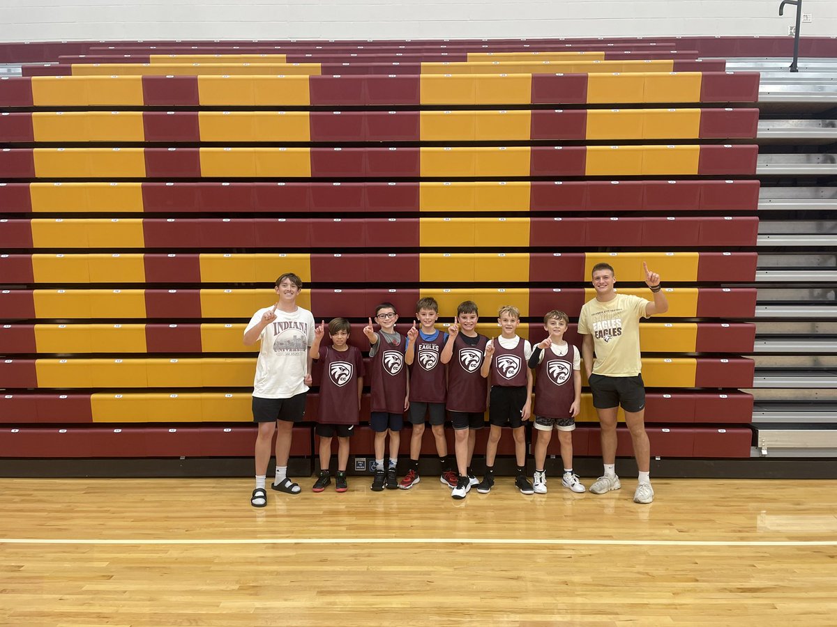 CC_EaglesBB's tweet photo. Great couple of weeks in the gym with our kids! The 2nd/3rd grade Eagles were our 3 on 3 champs and the 4th/5th grade Eagles were our 5 on 5 champs 🦅 🏀 https://t.co/SyUFp8SJ2i