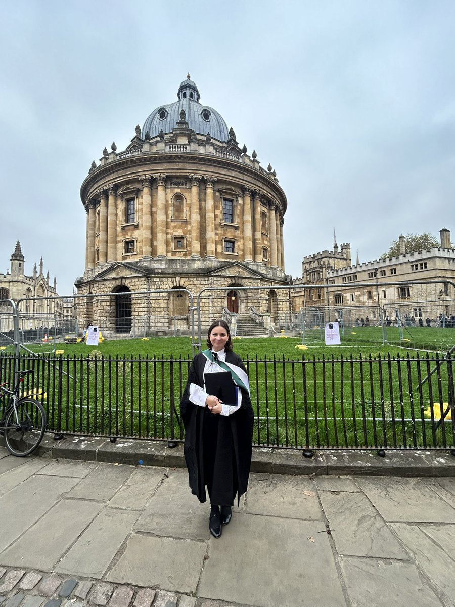 t_mustacchio's tweet photo. Congrats to my younger sister for graduating Oxford with her MSt!! Looking forward to your next graduation for your doctorate in Tampa! 🎓🏴󠁧󠁢󠁥󠁮󠁧󠁿🎉🤍 https://t.co/wmDBBRCoPL