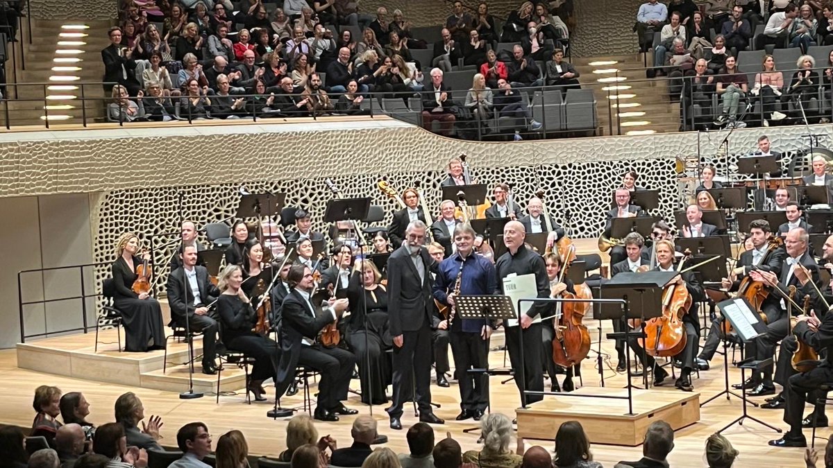 Erkki-Sven Tüür (@erkkisven) on Twitter photo Before and after the world premiere of Desert Wind. (Pre-concert talk with Julius Heile.) Absolutely amazing performance, thank you so much Kalev Kuljus, ā¦<a href="/paavo_jarvi/">Paavo Jarvi</a>ā© NDR Elbphilharmonie Orchester! Before and after the world premiere of Desert Wind. (Pre-concert talk with Julius Heile.) Absolutely amazing performance, thank you so much Kalev Kuljus, ā¦<a href="/paavo_jarvi/">Paavo Jarvi</a>ā© NDR Elbphilharmonie Orchester!