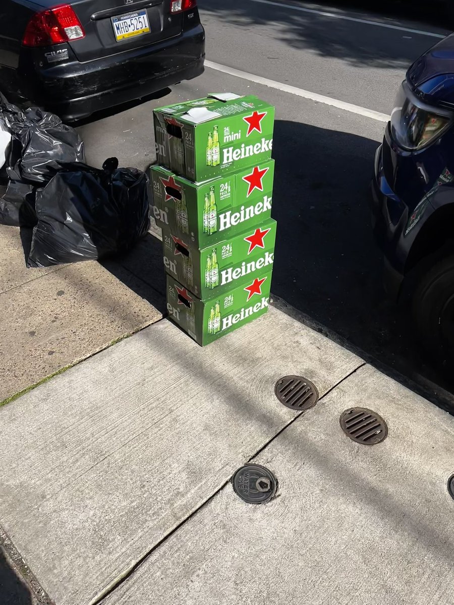 glasshealer's tweet photo. i have this one neighbor who drinks an ungodly amount of heineken and im obsessed https://t.co/BNr1WMop60