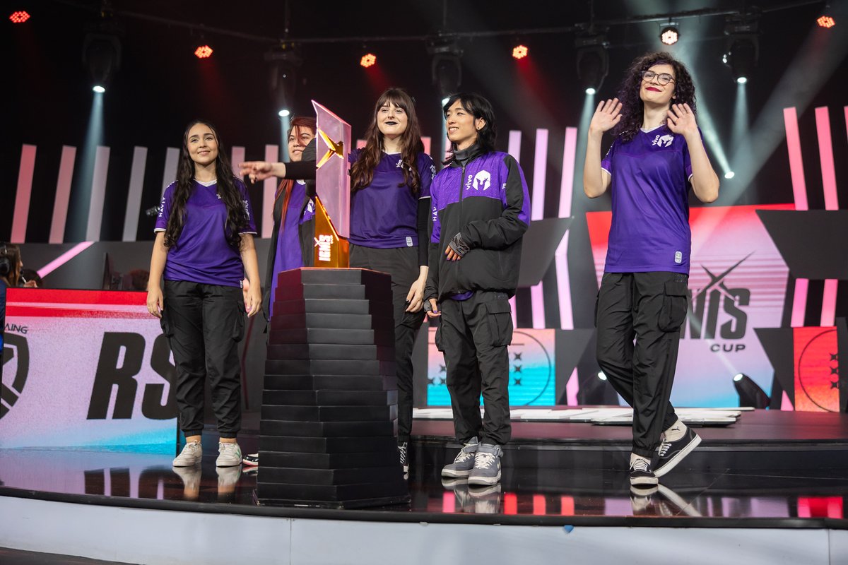 VivoKeyd's tweet image. Perdemos para a @RiseGamingBR e encerramos a temporada na #IgnisCup na segunda colocação.

Frustrante por não conseguirmos mostrar o nosso jogo hoje mas orgulhosos pela evolução durante o ano.

Obrigado pela torcida e ainda comemoraremos juntos esse título. Confiem.