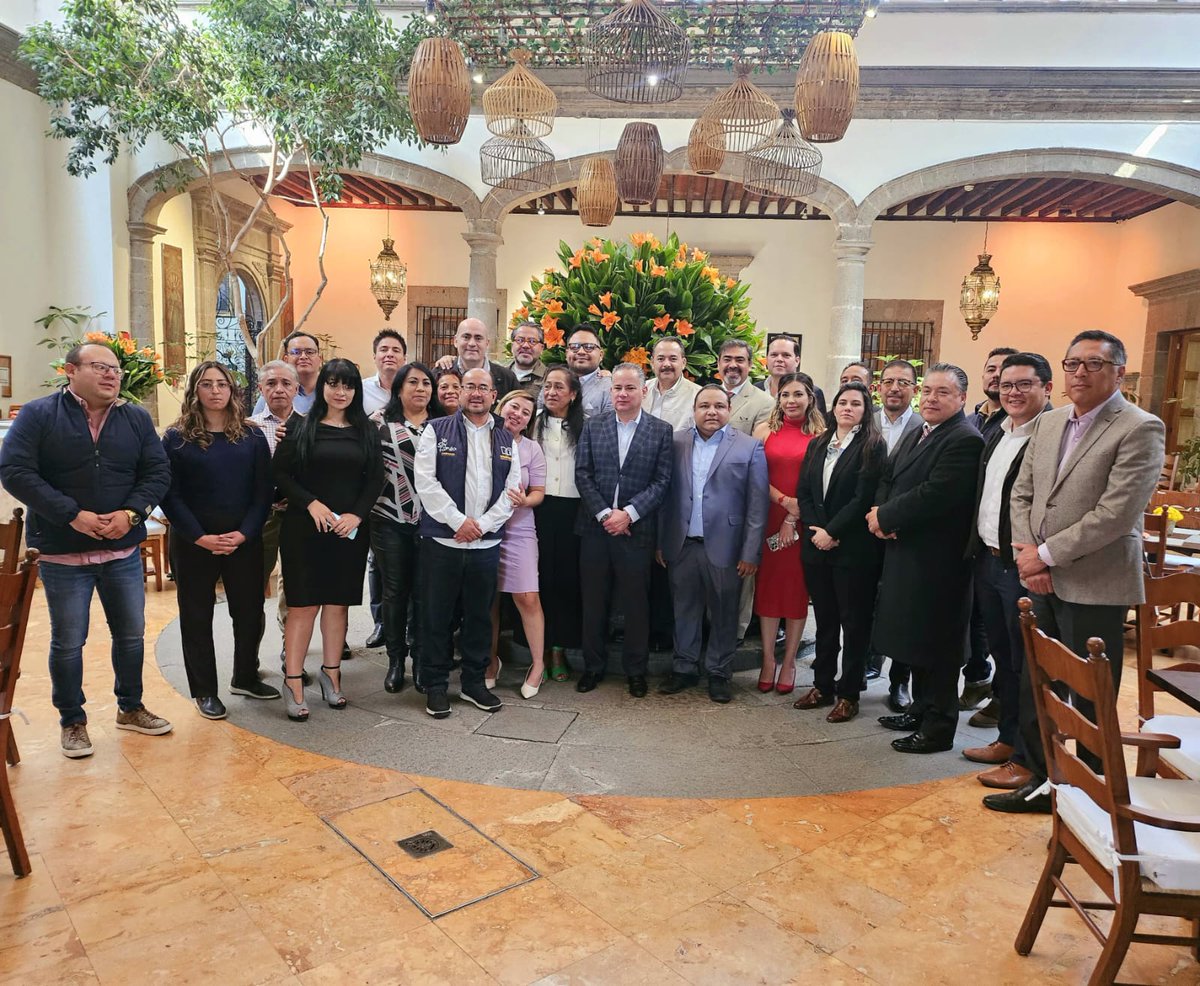 SNietoCastillo's tweet image. Esta mañana tuve el gusto de participar en el &quot;Encuentro de Empresarios 2024&quot; donde compartí las acciones que impulsaremos desde el @IMPI_Mexico en favor del desarrollo económico y la innovación. 
¡Gracias a las y los organizadores por la invitación!