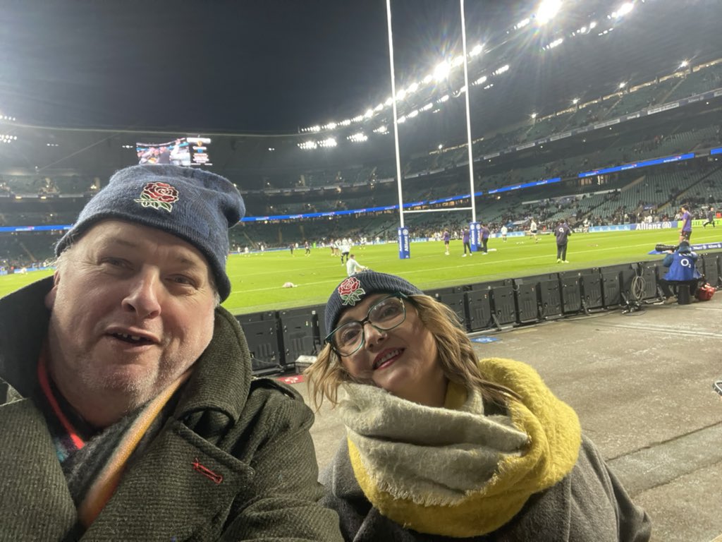 #Guinnessgameday  great game close at half time .. come on England