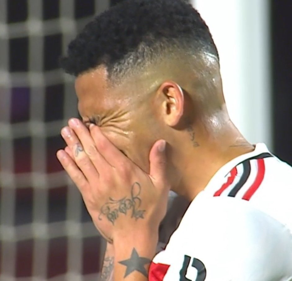 TricolorFollow's tweet photo. Eu não vejo a hora de 2025 começar e eu voltar a me iludir por títulos 

viver sem ser iludido pelo spfc é vazio demais https://t.co/3aE8WO8QJF