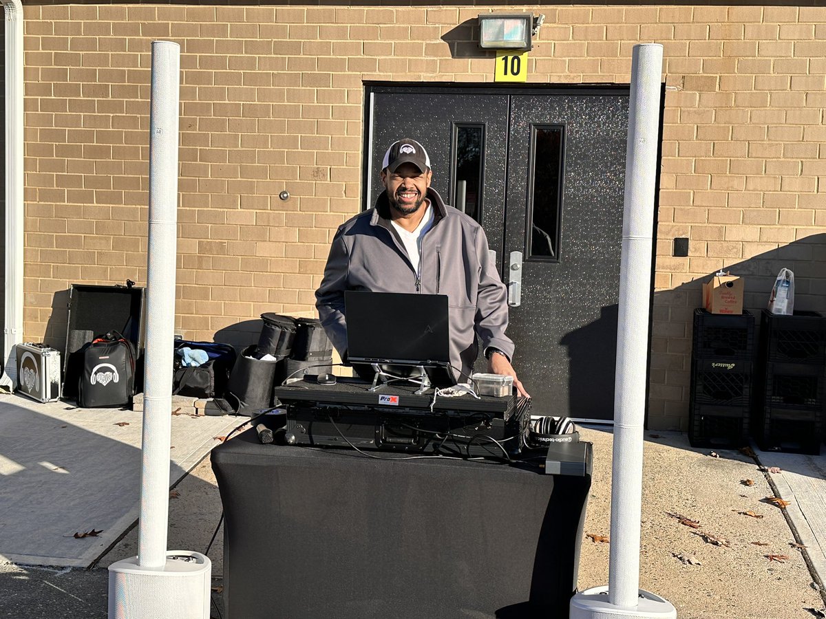 Maureen McLaughlin tweet media