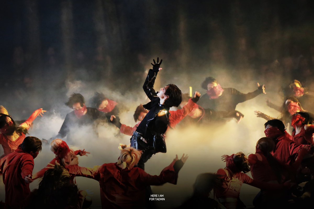 isSHINeeback's tweet photo. babe, wake up, another "Taemin having a religious experience on stage" picture just dropped https://t.co/CEwkLDtqD1