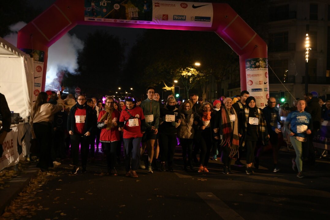 Ardeslandes's tweet photo. Avec 14 000 participants, encore un gros succès pour cette 6ème édition de l’Urban Trail à Lille ! Outre des courses de haut niveau avec un record d’Europe sur le 10 km, ce formidable événement allie sport et culture pour tous à travers des lieux emblématiques ! 👏@LigueHDFA https://t.co/UVeczX6UCd