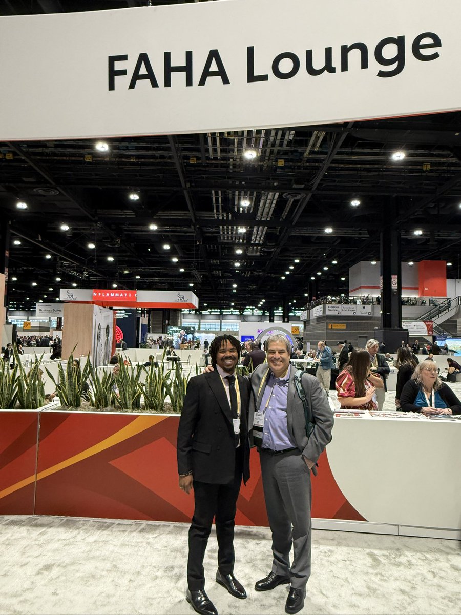 lisarongmd's tweet image. Aspirational fellow of the American heart #FAHA #AHA2024 #CVSA members!! @AJMilamMDPhD @DannyMuehlschMD @ShorelslShore @khq_md