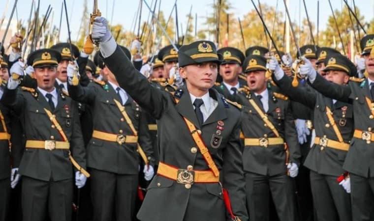 Terörist  başını meclise çağıranlar, “Mustafa Kemal’in Askerleriyiz” dediği için teğmenimizin ihracı istemiş.

#MustafaKemalinAskerleriyiz
#TeğmenlerimizOnurumuzdur