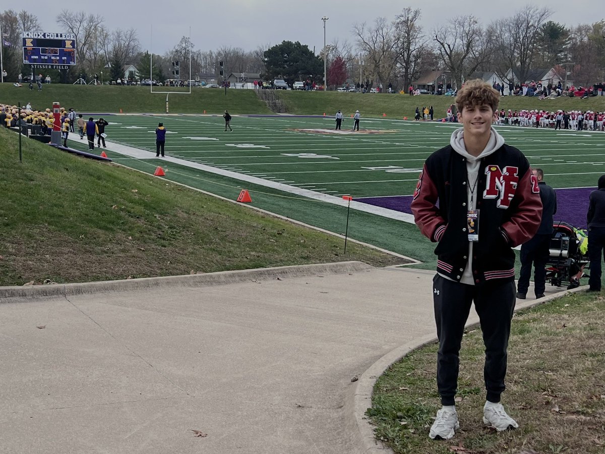 AxtonGamblin's tweet photo. Knox Game day visit! Thank you @CoachDoughtyp and @CoachWillits for the invite! @FB_KnoxCollege https://t.co/d78TegOXtw