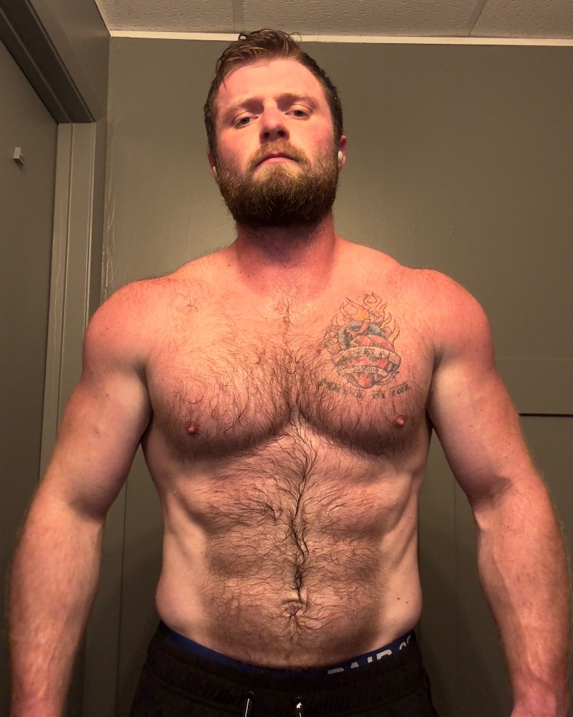 Coach__Rackett's tweet photo. A little late for #flexfriday 💪

#dadbodtransformation #dadbodgoals https://t.co/OnI2GOJ0VA