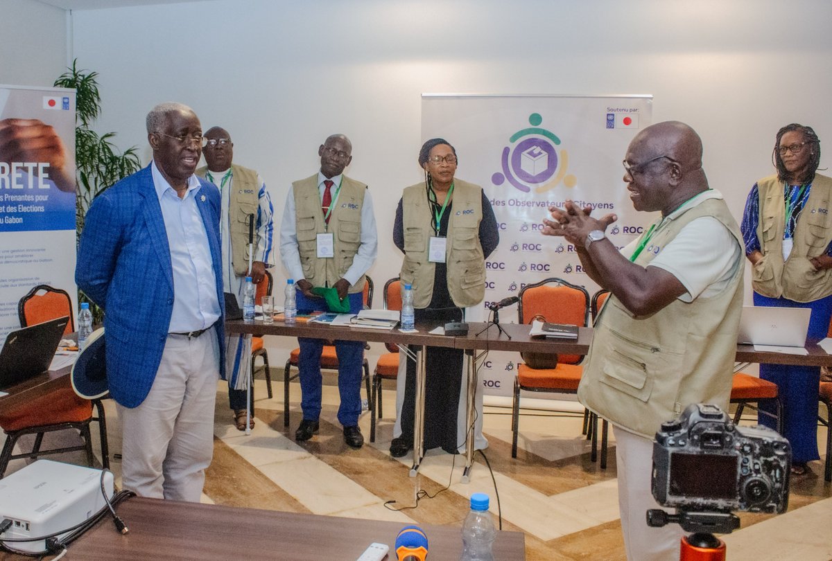 Observateurs_Ga's tweet photo. En fin de journée, nous avons eu l’honneur d’accueillir le Mr Premier Ministre Raymond Ndong Sima dans notre #Situation_Room. 
Sa visite témoigne de l’importance accordée à notre travail pour une observation indépendante et transparente du processus électoral.
#Référendum2024 https://t.co/YkoTvnGRl4