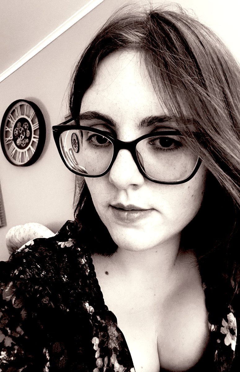 Diëtist: Waarom ben je aan het afvallen?

Ik: Omdat mijn BMI te hoog is en ik niet in het standaard plaatje van de maatschappij pas.

Diëtist: Nee, ik bedoel: waarom ben je voor jezelf aan het afvallen?

Ik: Omdat artsen mij niet serieus nemen en de maatschappij mij op het