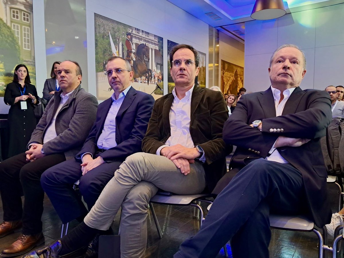 APAVT's tweet photo. A APAVT está este fim de semana em Évora, na II Convenção da DIT Portugal ! Encontro de empresários, parceiros e colegas, muitos deles , amigos ! Obrigado pelo convite, parabens pela organização!
#APAVT #DITPortugal #Turismo #AgênciasDeTurismo https://t.co/oGmFwXVQtG