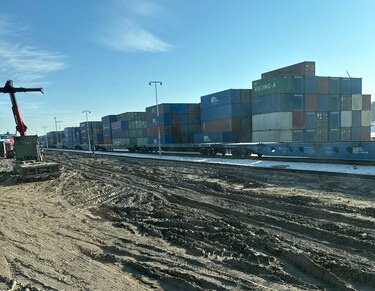 Russia: All container rail traffic to Selyatino, Moscow's largest container terminal, has been halted for 10 days from Nov 12 to 21. Trains are stopped 1,000km away. Same problem at Moscow's Electrougli terminal.
Shortage of both locomotives and 2,500 workers is blamed.
Already a