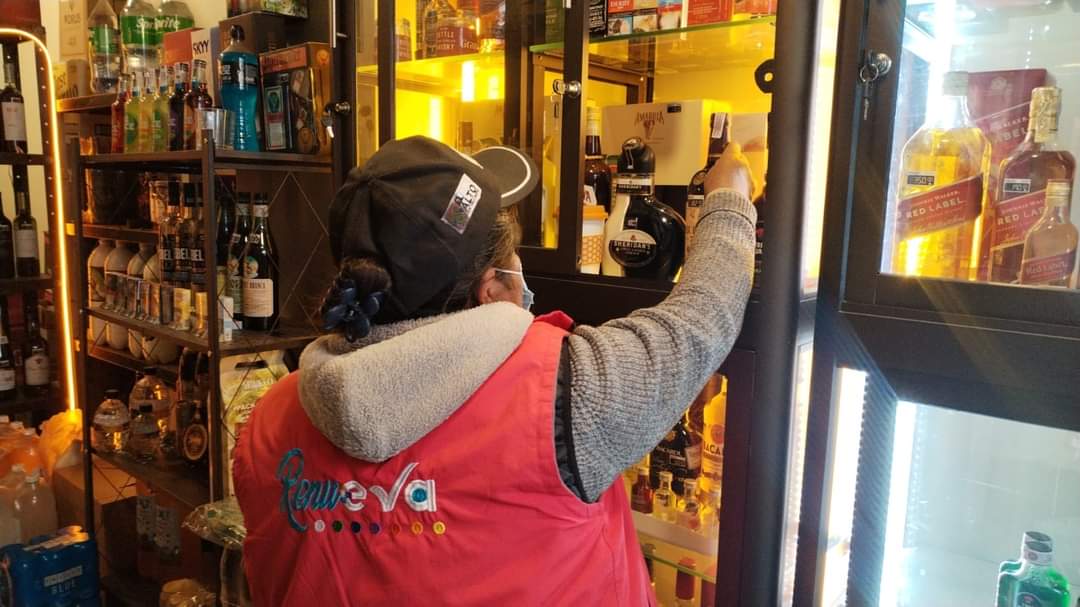 elaltogamea's tweet image. #deÚltimo | Alcaldía realiza el control de inocuidad en la venta de alimentos y  expendio de bebidas alcohólicas no autorizadas en el recorrido de la entrada universitaria UPEA 2024
#EvaCopa #ElAlto #RenuevaElAlto