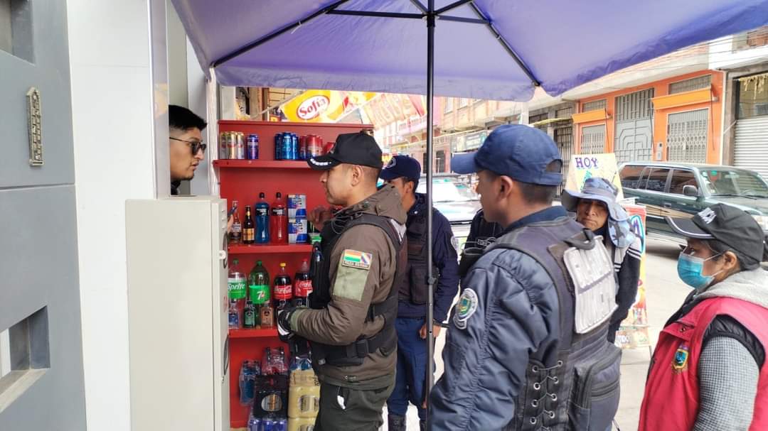 elaltogamea's tweet image. #deÚltimo | Alcaldía realiza el control de inocuidad en la venta de alimentos y  expendio de bebidas alcohólicas no autorizadas en el recorrido de la entrada universitaria UPEA 2024
#EvaCopa #ElAlto #RenuevaElAlto