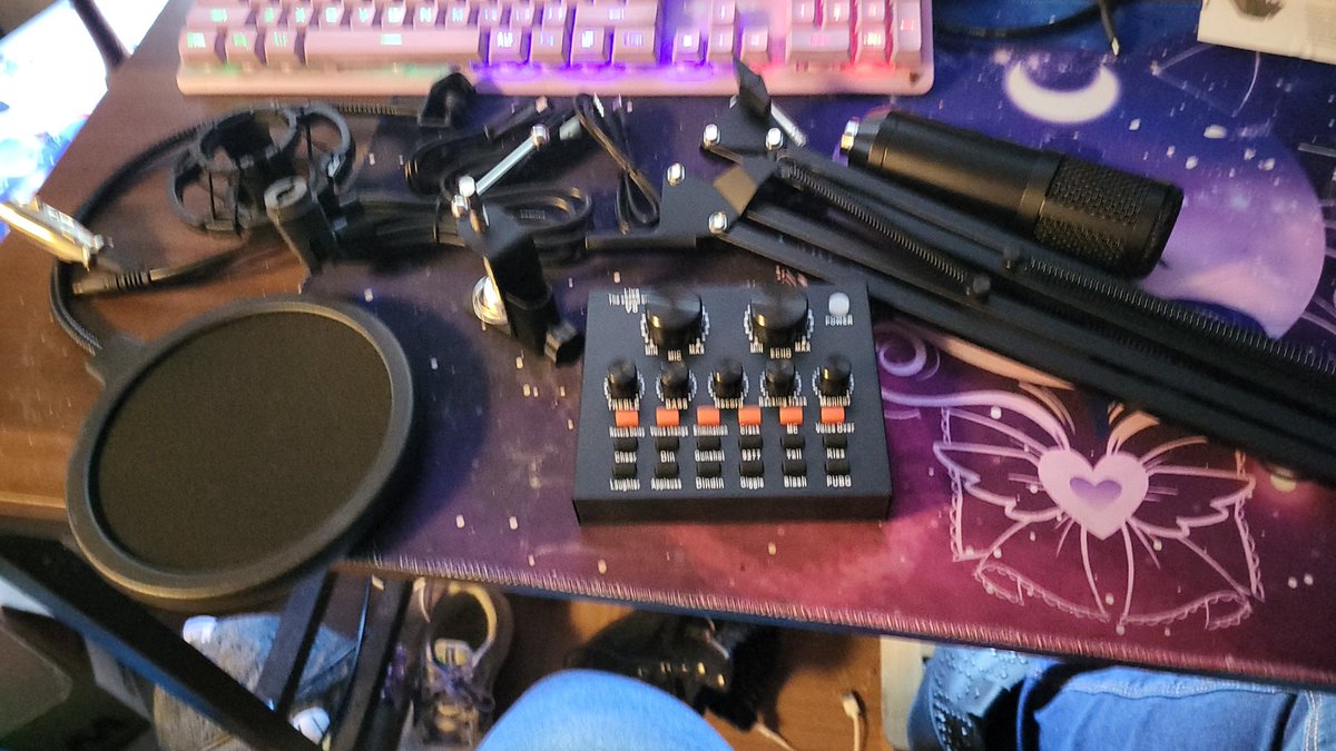 silent_lizard_'s tweet image. Oh yeah baby!! I can finally start recording and possibly stream again!!!
#earlychristmaspresent #SupportSmallStreamers #supportsmallcontentcreators #newmicsetup #ooohhfancy