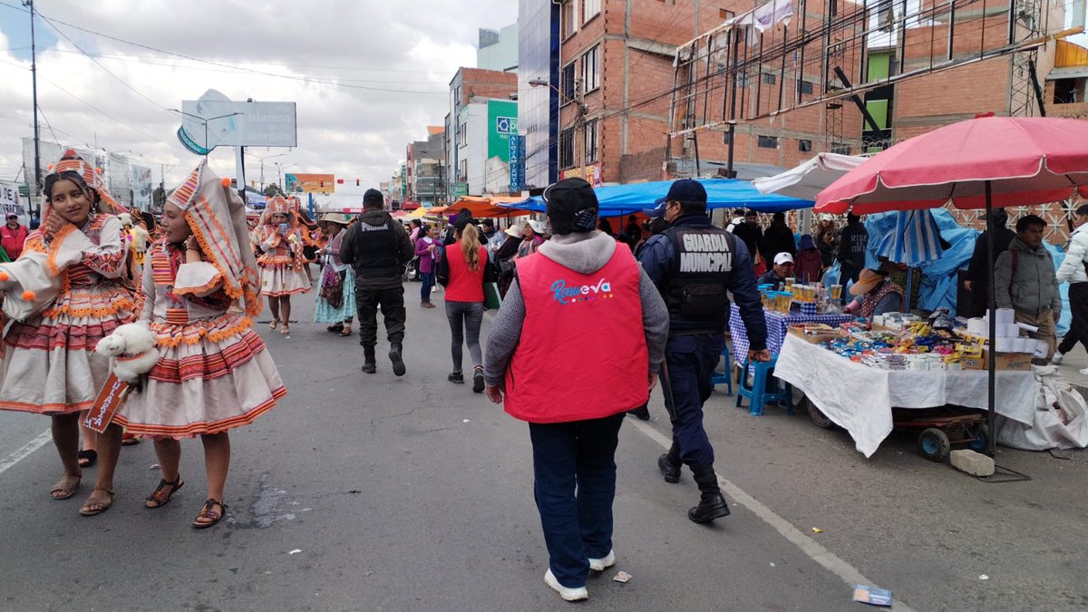 RenuevaBolivia's tweet image. #deÚltimo | Alcaldía realiza el control de inocuidad en la venta de alimentos y  expendio de bebidas alcohólicas no autorizadas en el recorrido de la entrada universitaria UPEA 2024
#EvaCopa #ElAlto #RenuevaElAlto