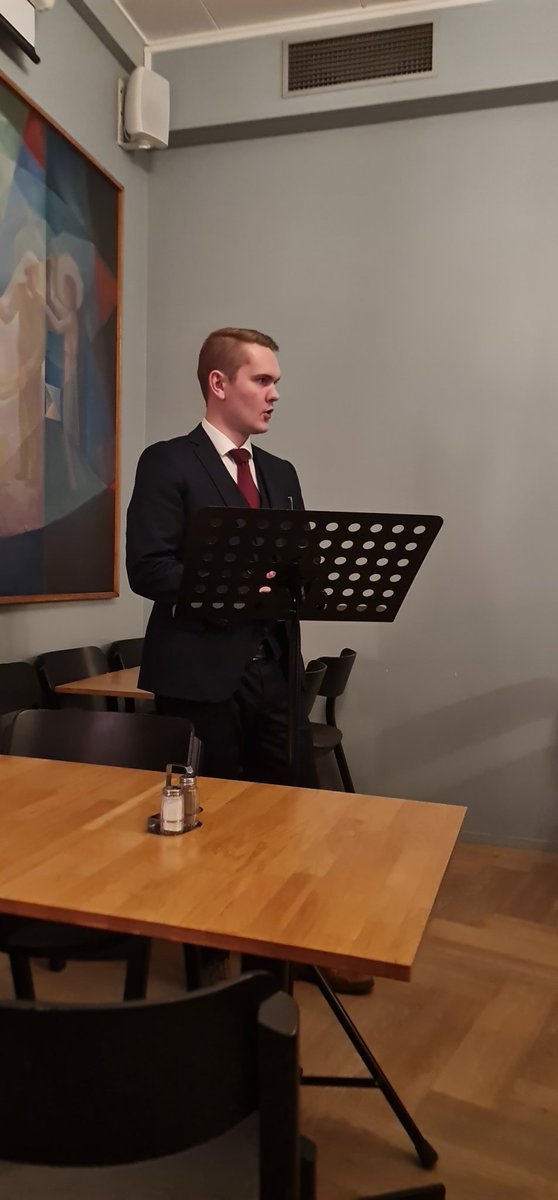 Nyt puheisiin. <a href="/ArvidKarell/">Arvid Karell</a> aloitti jäähyväisillä. Tack och lycka till i framtiden! Vi kommer att sakna dig!