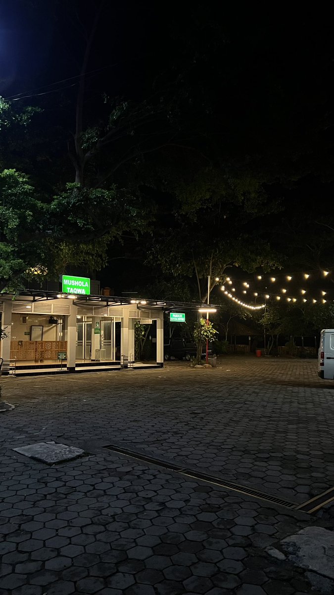 jadi inget dulu bandung - jogja sama mantan istirahat dispbu gombong wkwk