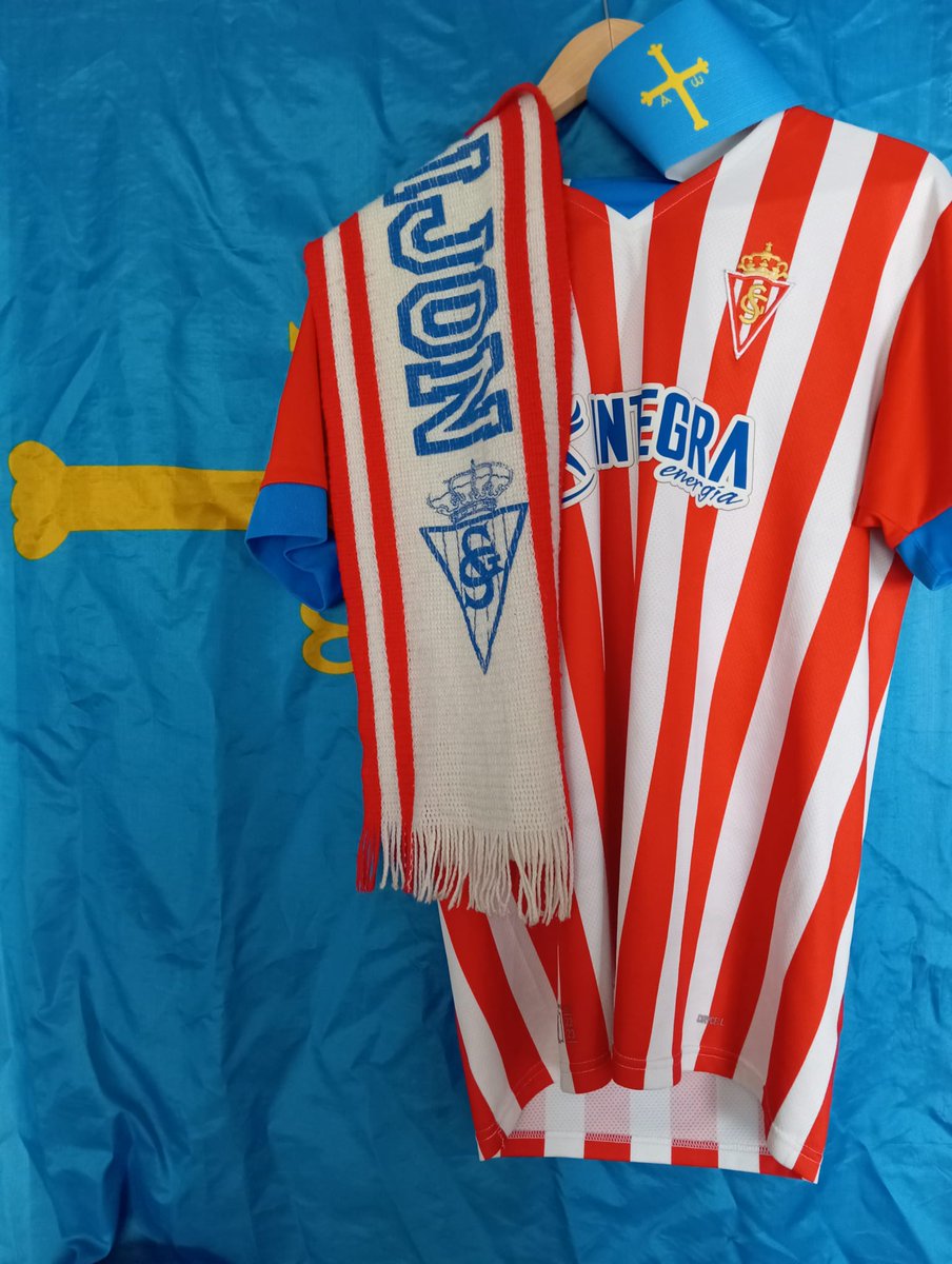 Viudo_CoteRSG's tweet image. He perdido esta bufanda tras el recibimiento si alguien la encuentra que contacte conmigo 
Tiene 20 años es de mi padre.
Gracias