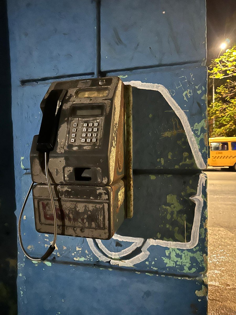 El artista 🇫🇷 Zevs presentará su trabajo urbano "Electric Shadows" realizado en el marco de <a href="/BienalHabana/">Bienal de La Habana</a> esta tarde durante un paseo comentado (ingles y/o francés) por las calles de la Habana. Nos vemos a las 6pm 📍Parque El Curita esq.C/Galiano y C/S. Bolivar.🤗