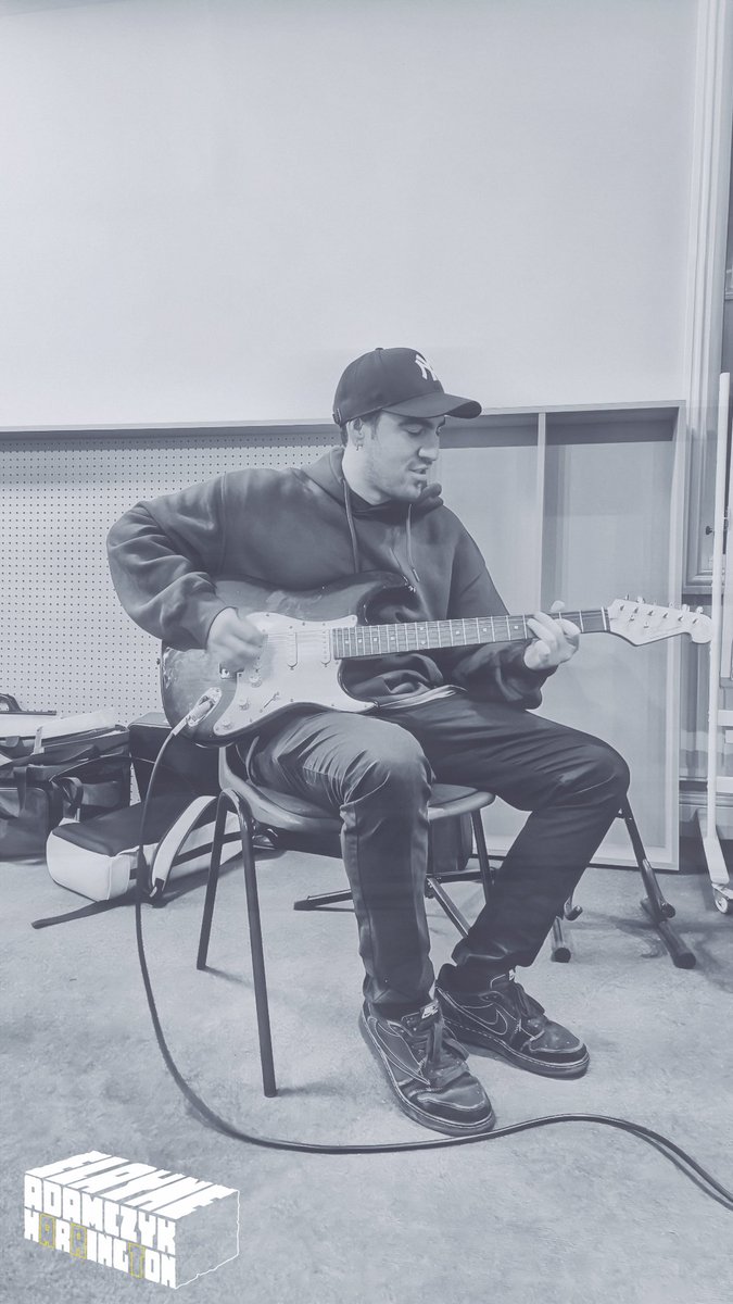 TMMissElayneous's tweet image. The beginning of Hip-Hop Flux at Flux Studios, a collaborative gathering exploring Hip-hop as a cultural and artistic force. Images from Session 2.  #HipHopArt #SocialPractice #FluxStudios #HiphopCommunity