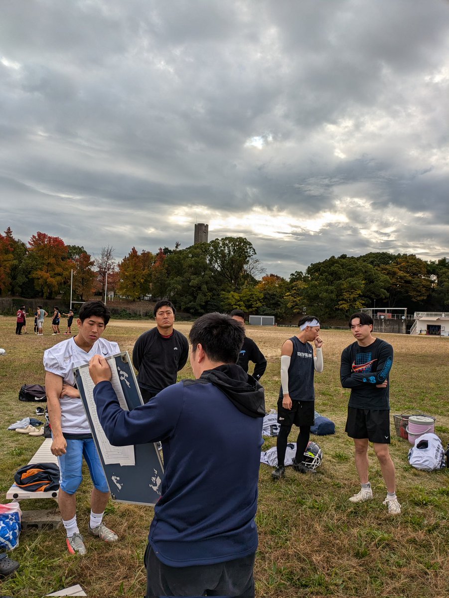 #曇天
#アメフト
#日曜朝
#軽いインストール
#今日も
#はじまるぜ