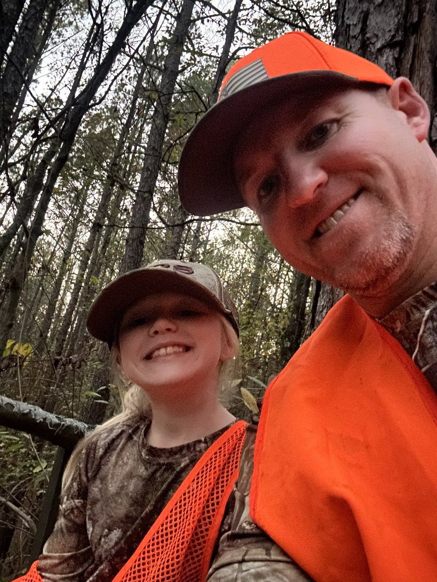 wheat84's tweet photo. My hunting buddy for the evening! https://t.co/jUJgAtjaf7