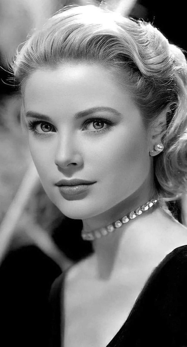MiladyZen224's tweet image. Je crois que c’est l’une des plus belles photos de Grace Kelly!