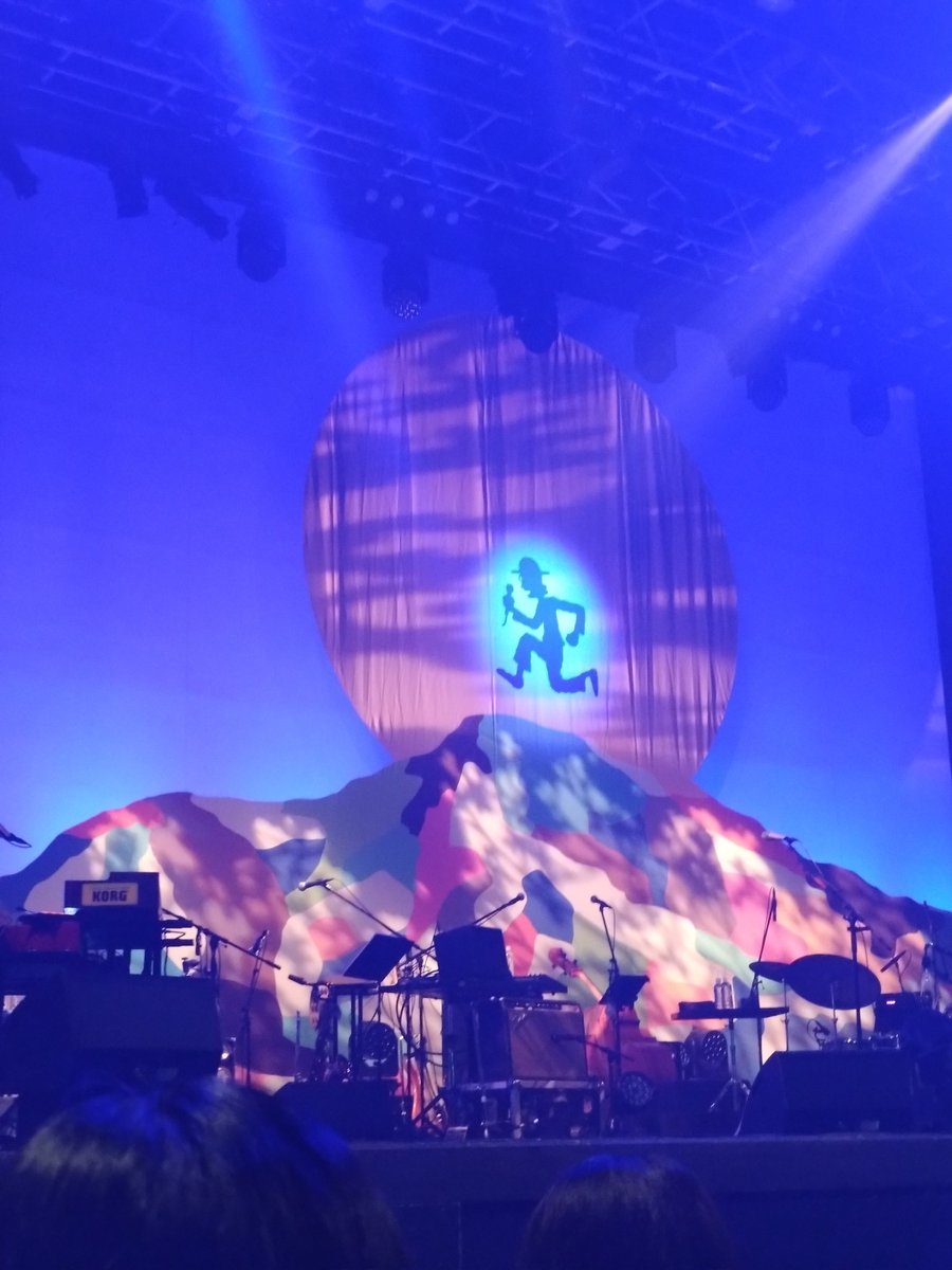 sunana7209's tweet photo. ハナレグミLIVE、良かったぁ
癒やされたり、笑ったり、踊ったり、涙したり。奇跡的に前の方だったので、振り返ると笑顔がたくさん。
震災の時もコロナの時も音楽に助けられたなぁ。
弱り気味だったけど、心が満たされた時間だった〜
あと自分の膀胱が弱ってることにも気がついた https://t.co/rQFPs7dKUz