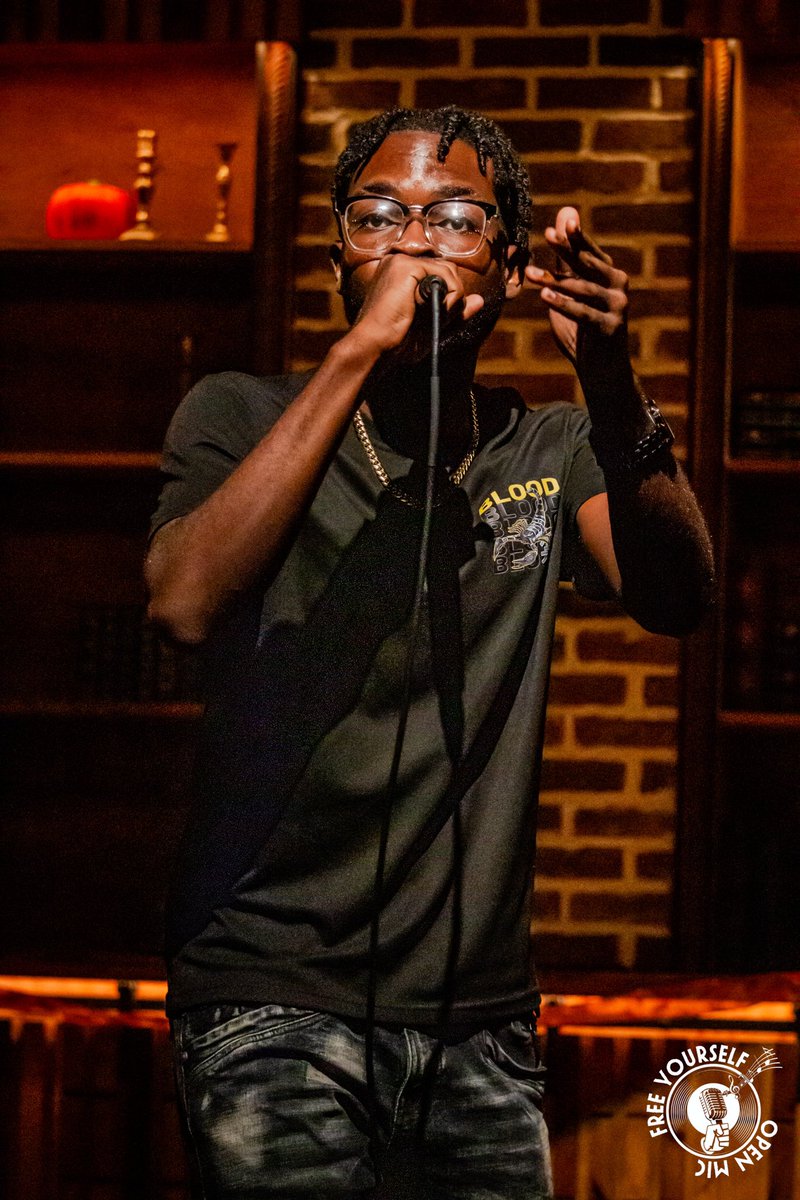 AbsonMusic's tweet photo. Competition energizes me, channeling nerves into inspiring performances. This time was no different, and I intend to sustain that momentum. #AbsonMusic 
-
#Performance #Performer #RootsWill #upcomingartist #competition #independentartist #hiphop #album #trending https://t.co/96FqWB9W6u