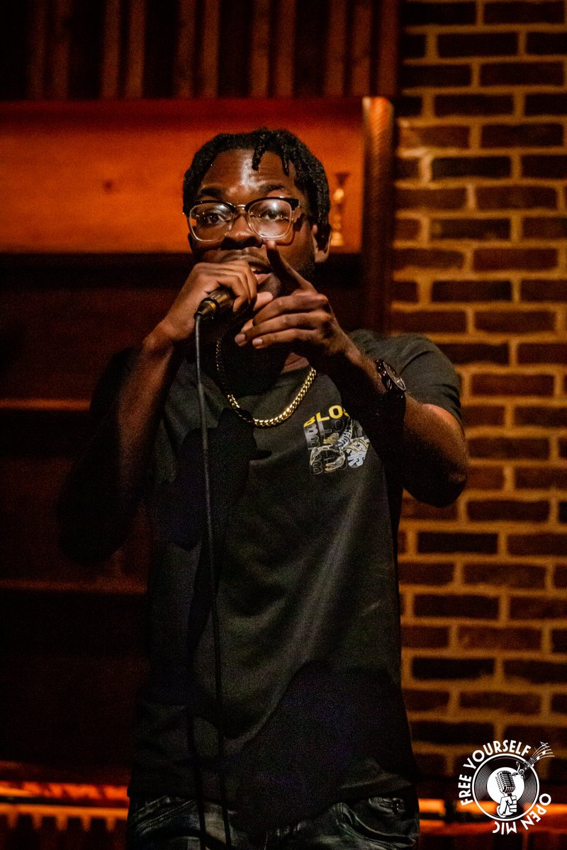 AbsonMusic's tweet photo. Competition energizes me, channeling nerves into inspiring performances. This time was no different, and I intend to sustain that momentum. #AbsonMusic 
-
#Performance #Performer #RootsWill #upcomingartist #competition #independentartist #hiphop #album #trending https://t.co/96FqWB9W6u