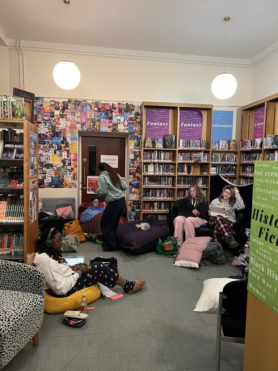 FettesCAS's tweet image. Our Stay Up All Night fundraiser for Rock Trust is under way! 2 hours in and students are busy playing card games, doing some work, reading, chatting and listening to music! Everyone in great form so far! @Fettes_College @RockTrust_tweet