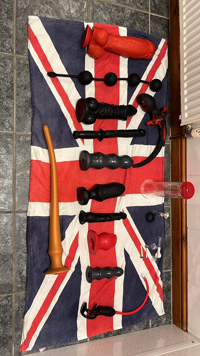 PupNutrix's tweet photo. I’ve been a good puppo and cleaned my leather Pup Hood, Tail. Flogger and Toys! 😀For which I’ve rewarded myself with scritches behind the ear. Wruff. 🐶 

Living with another single kink friendly gay man gives me the option to display them in the open for the first time!  

The question is how do other people store/display their toys and gear?⚙️