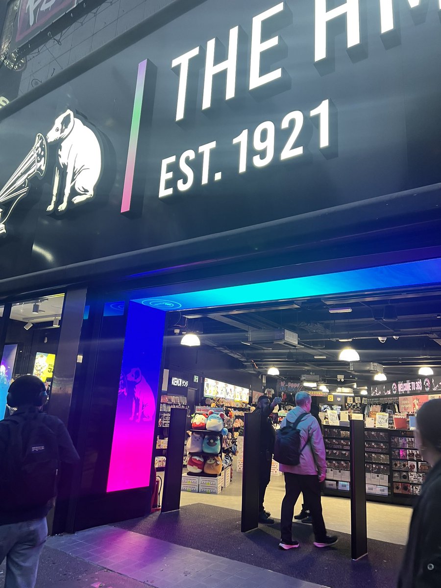 arcanerains's tweet image. had a great time going to my local HMV in London, Oxford Street for the ATEEZ comeback event! @hello82EUROPE @hello82official #hello82 #82giveaway
#MyLocalHMV