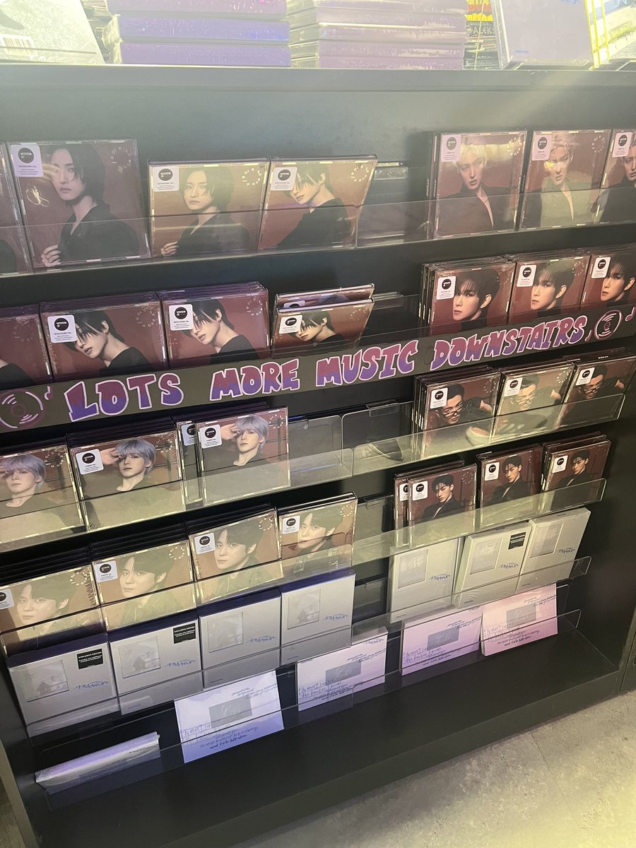 arcanerains's tweet image. had a great time going to my local HMV in London, Oxford Street for the ATEEZ comeback event! @hello82EUROPE @hello82official #hello82 #82giveaway
#MyLocalHMV