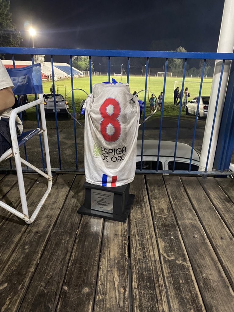 Simplemente el club más grande de Colonia. La octava está en la vitrina 🔵⚪️🔴